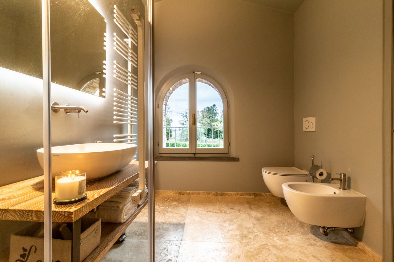 Tuscan Villa With Panoramic Country Views