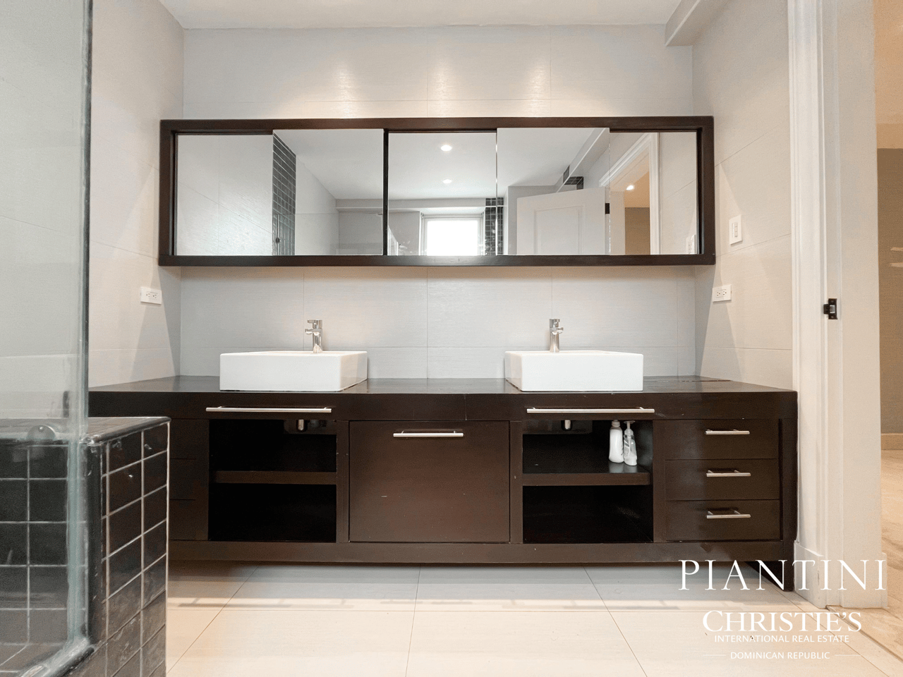 Piantini Condo, Santo Domingo.