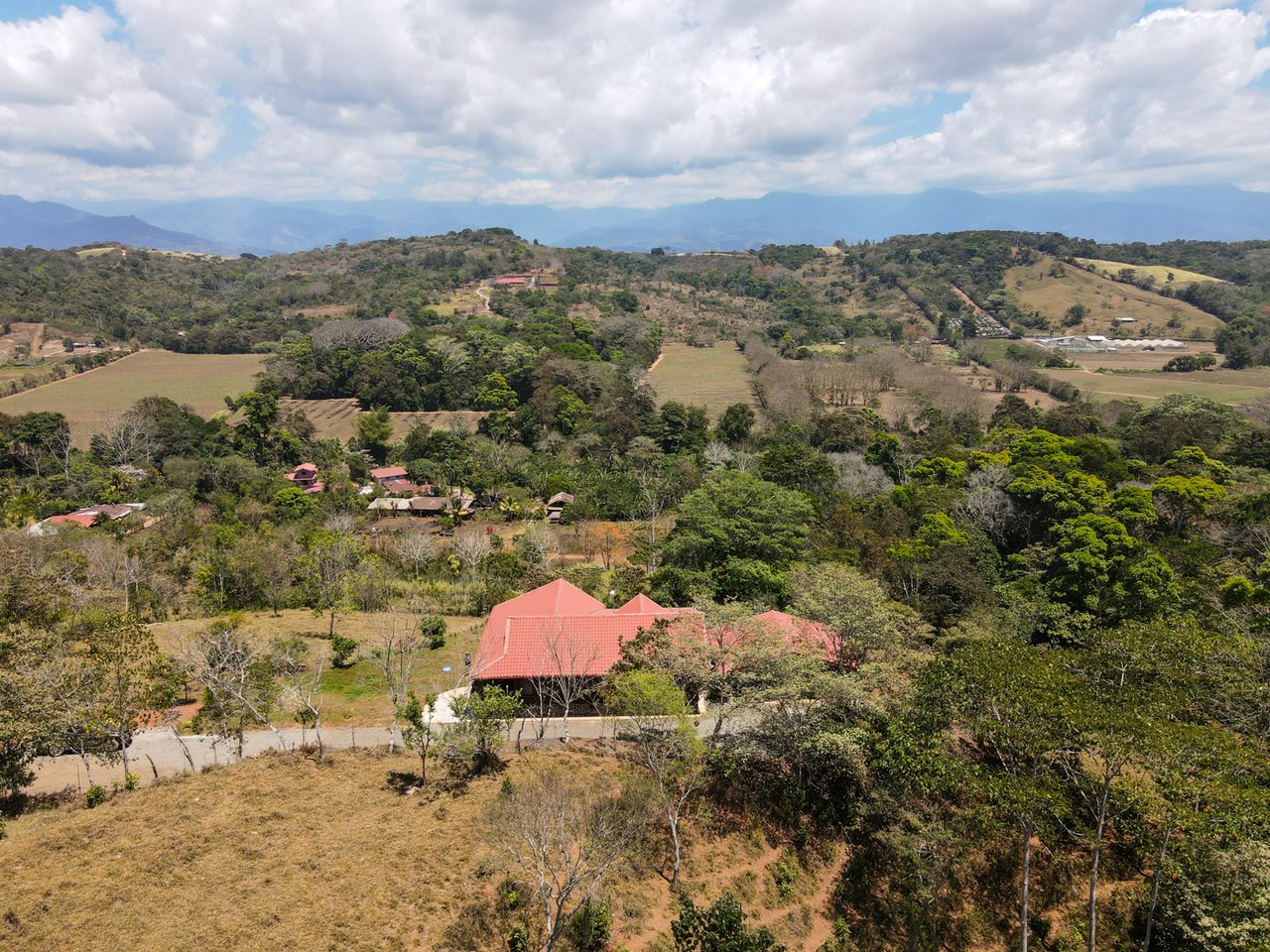 Serene Splendor - Discover Your Dream Home in Pacuar Perez Zeledon