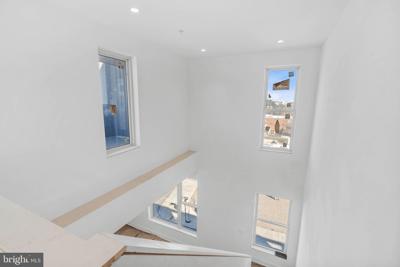 652 Fairmount Ave, Philadelphia, PA 19123