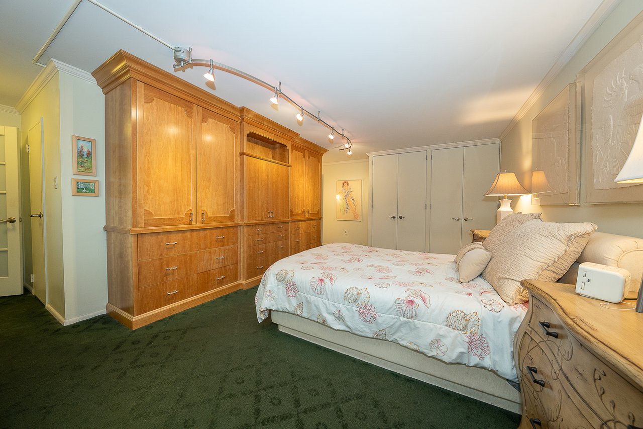 Price Improvement!!! Fab 3 bed 2.5 bath Main Line Condo