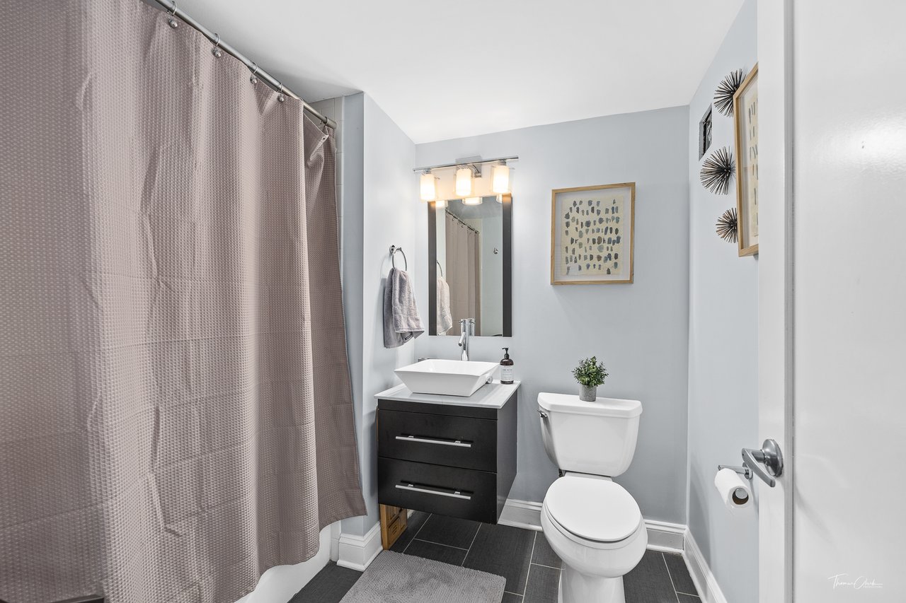 939 W Madison Street Unit: 301