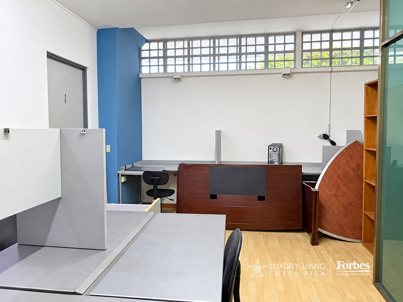 21574 - Sale of a building with an excellent location in Barrio Dent