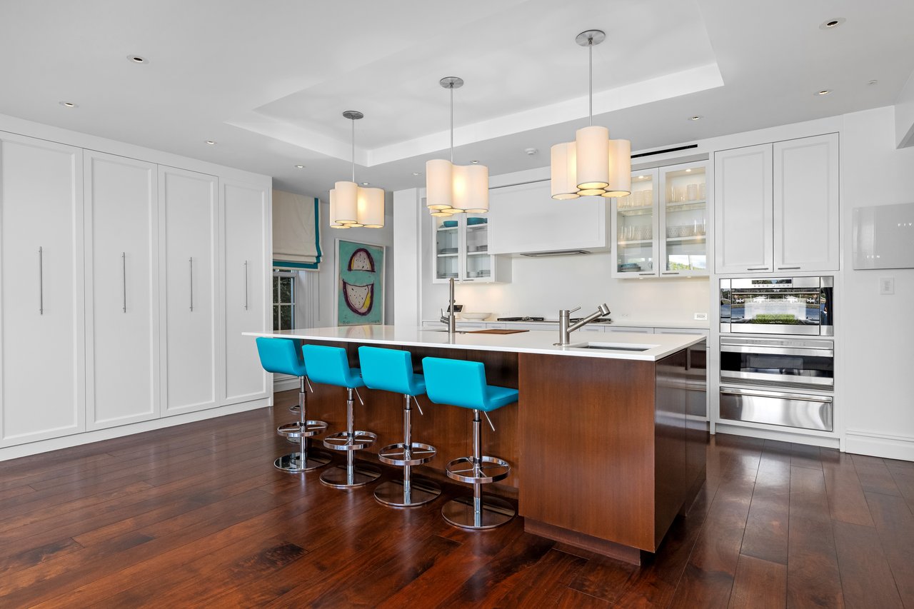 Georgian Waterfront Mansion on Everglades Island