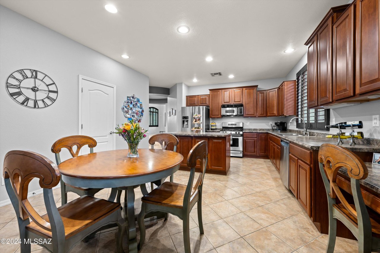 1009 W Leatherleaf Dr