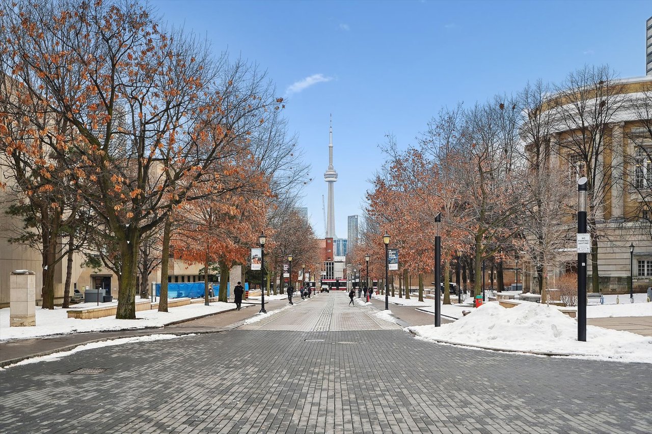 290 Bathurst St