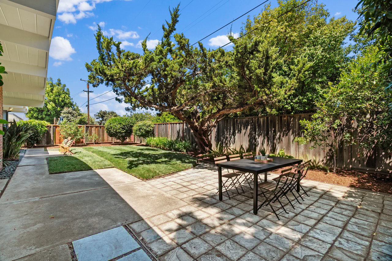 1472 Kingfisher Way