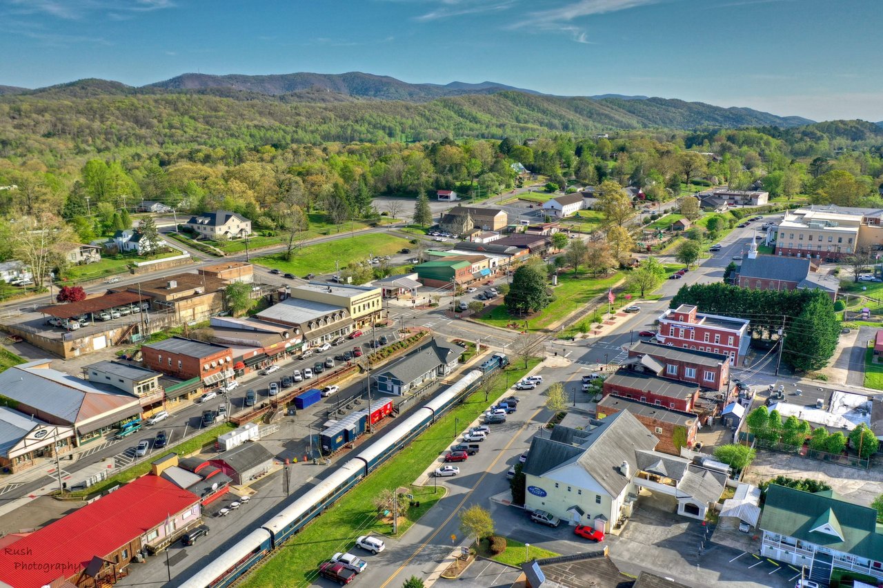 DOWNTOWN BLUE RIDGE VISITOR CENTER