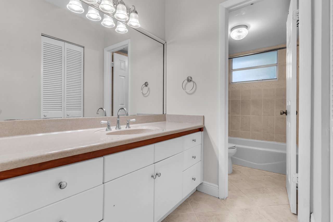 New Rental Opportunity in North Pinecrest