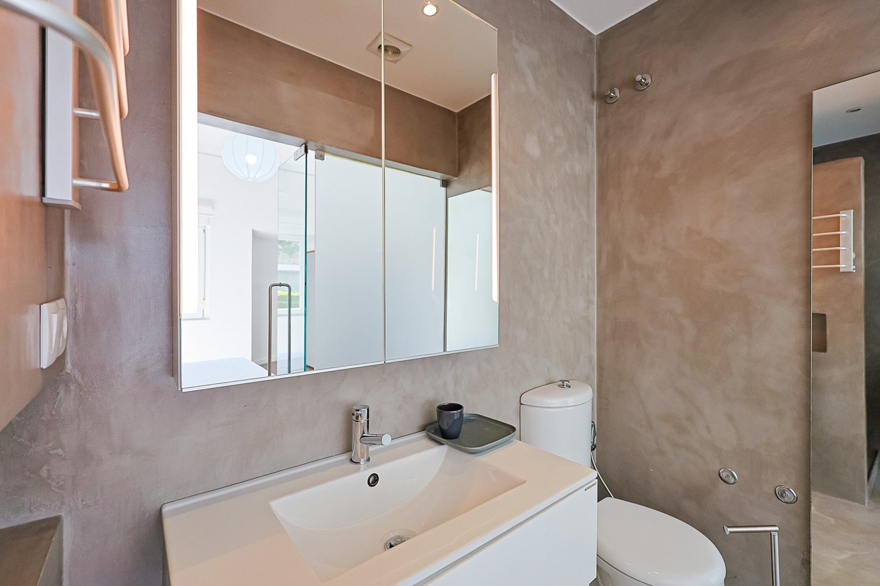 Stylish Renovated 5-Bedroom Villa with Pool in Monte Estoril’s Prestigious Avenida de Portugal
