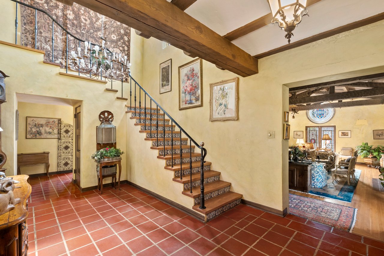 706 N Maple Dr, Beverly Hills