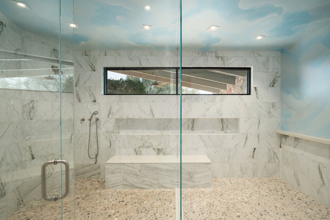 7224 N LAKESIDE Lane