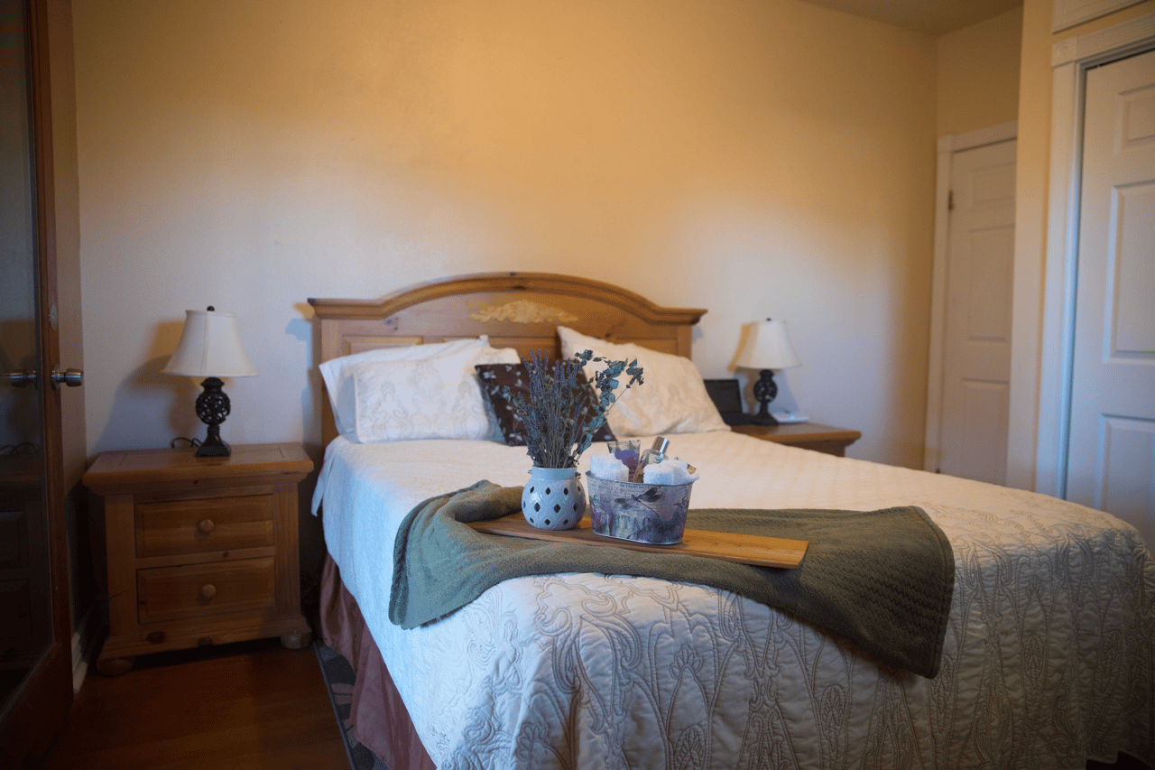 Just Listed: Main Level Living in Lincoln Park