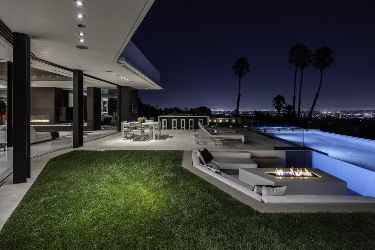1201 Laurel Way