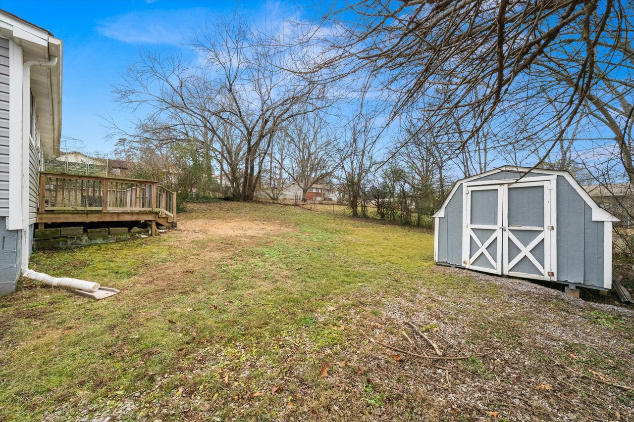 4913 Landbrook Drive: Charming Corner-Lot Cutie! 