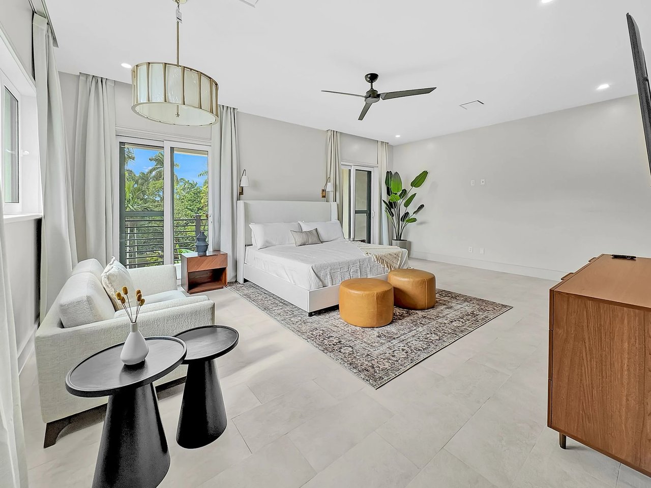 Interior shot of luxury executive rental in Balmoral, Nassau Bahamas