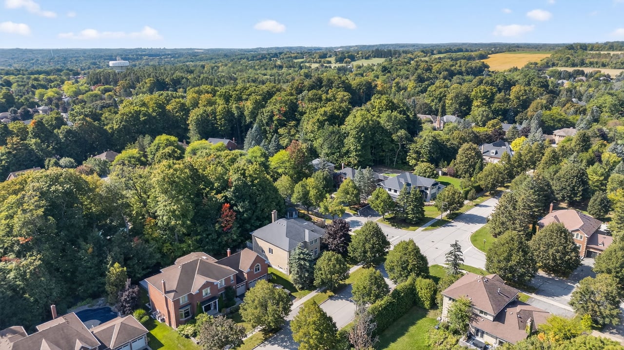 6 Falling Leaf Crt, Aurora