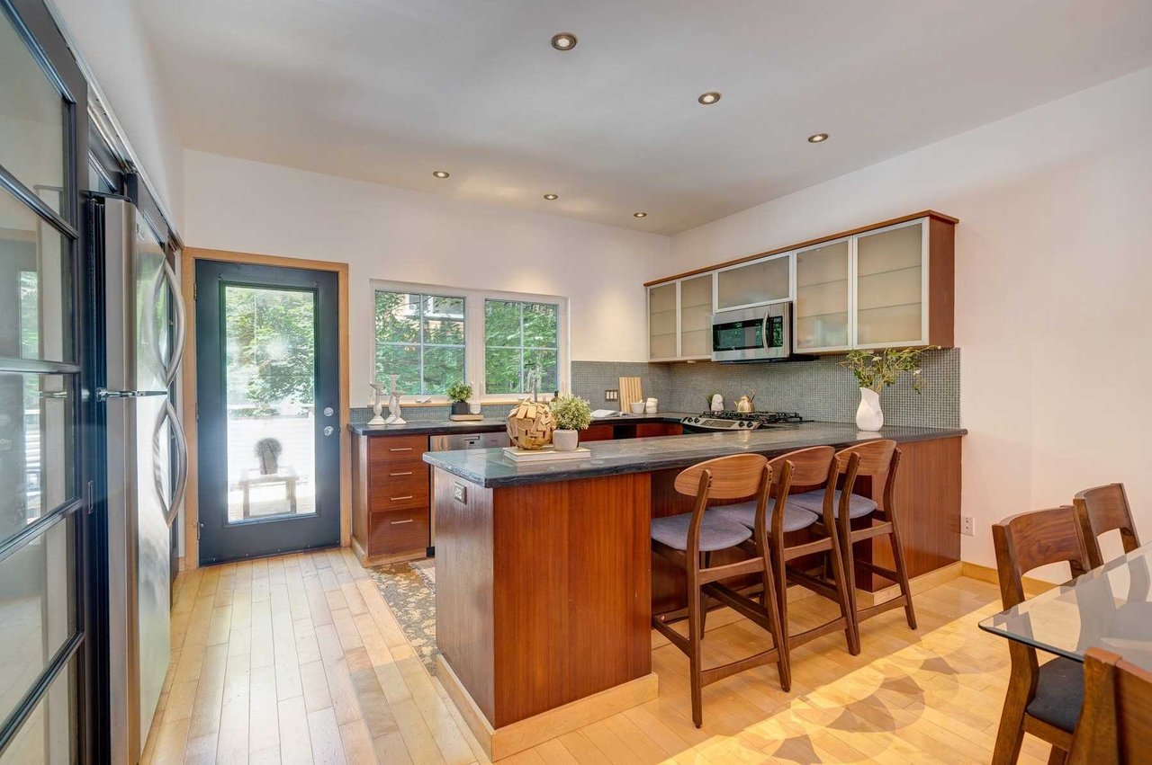 494 Kingston Rd