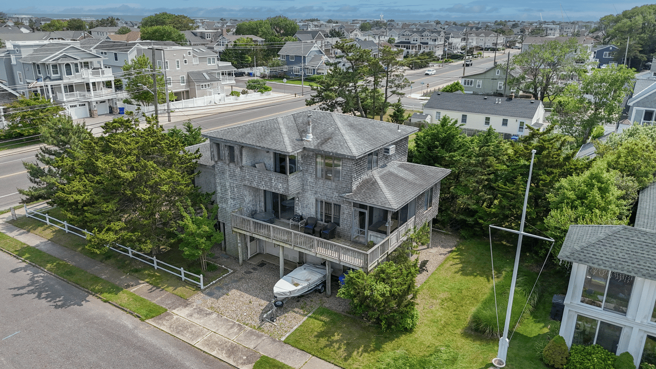 300 Norwood Avenue
