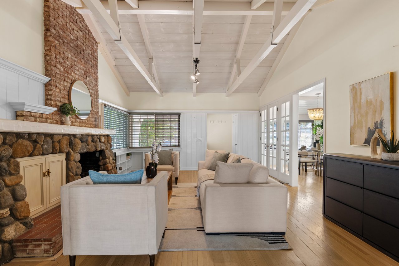 15435 Sutton St, Sherman Oaks