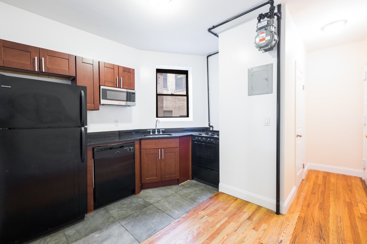 339 East 12th Street Unit: 15