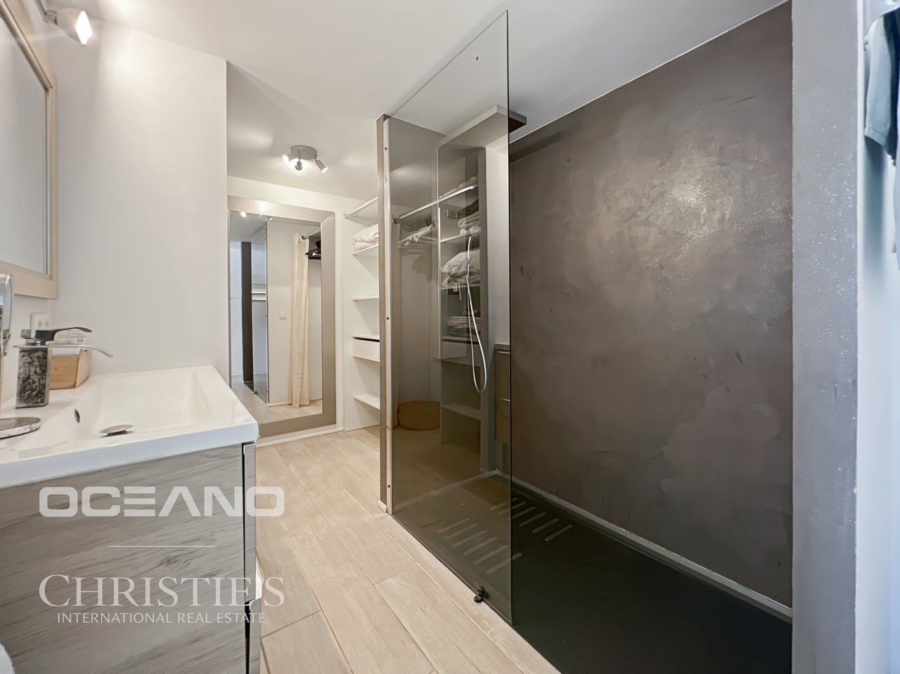 3 BEDROOMS - LARGE GARDEN - CUL DE SAC