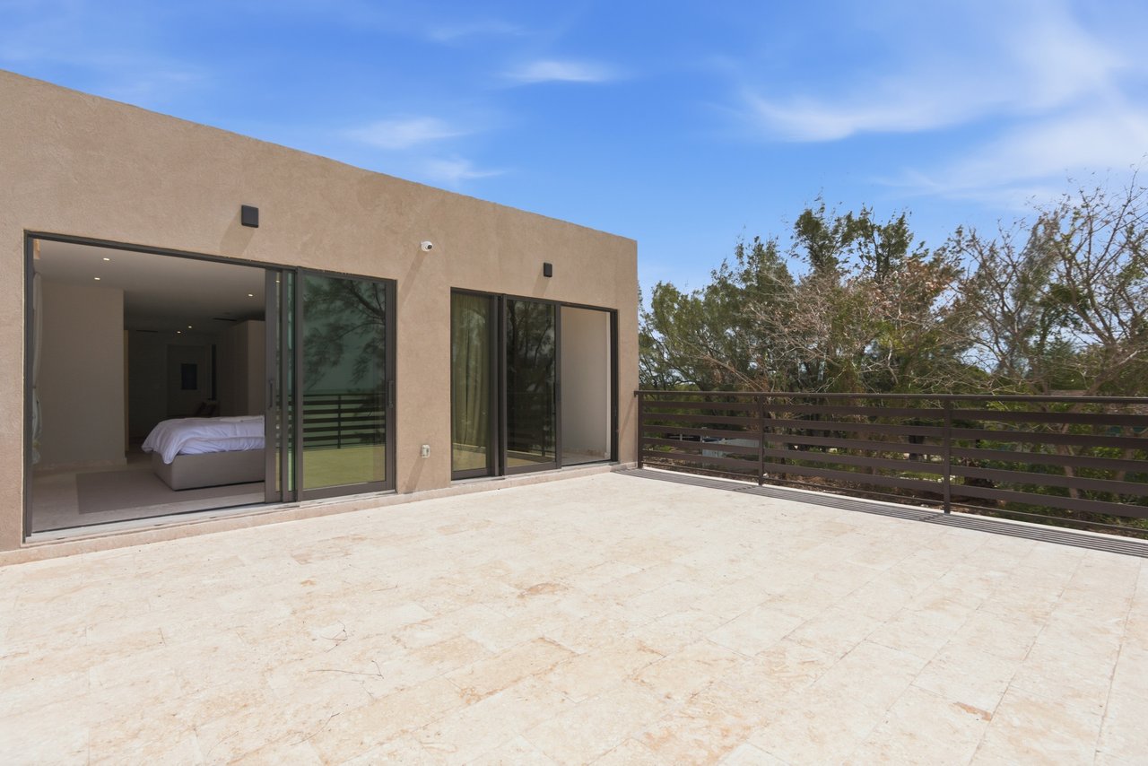 Villa Sol, Adelaide Beach