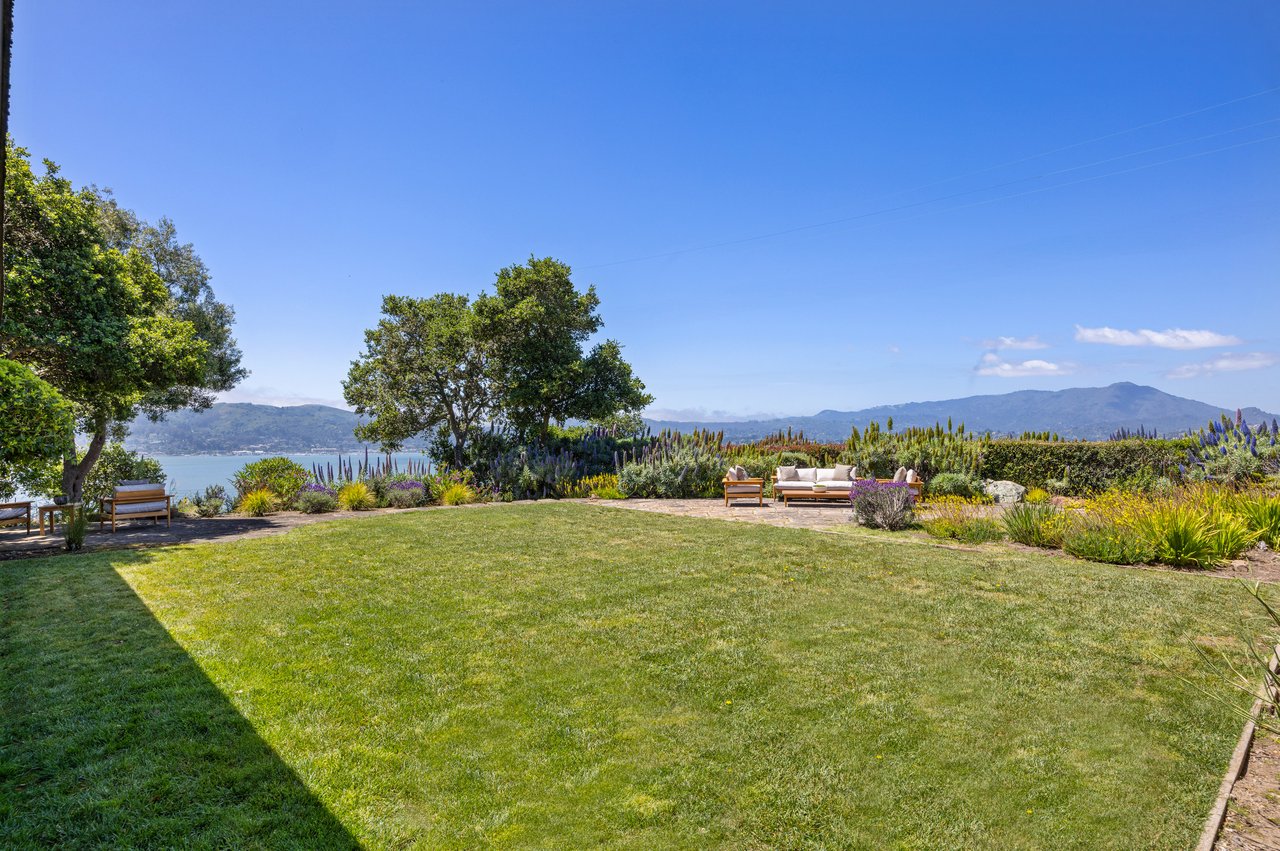 Rare 1+ Acre Dream Site