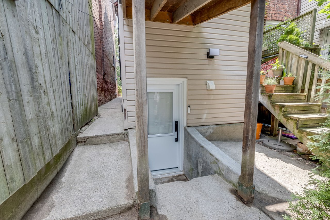 120 Glenlake Ave, Basement