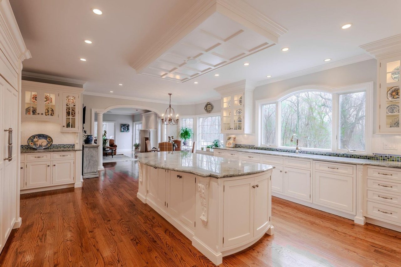 51 Lloyd Ln
