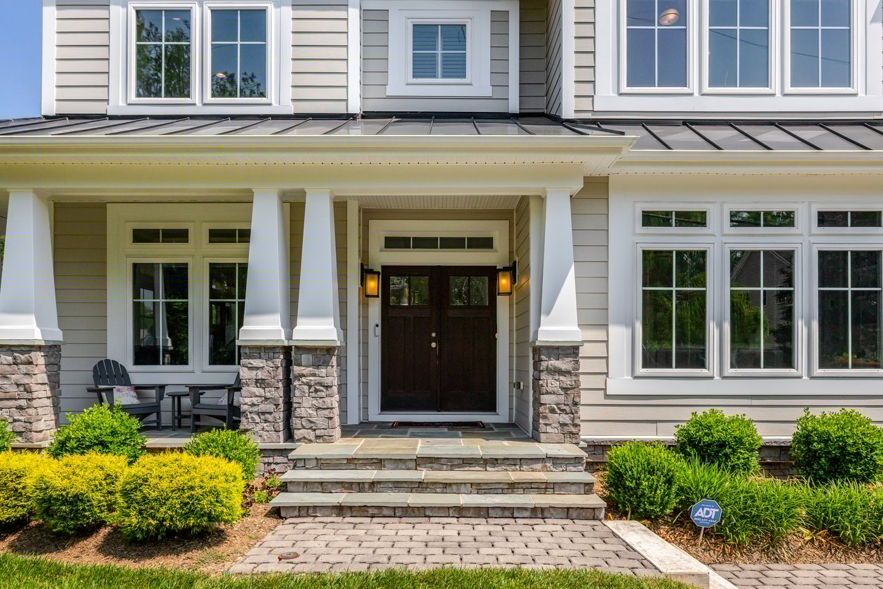 300 Jade Ct NW