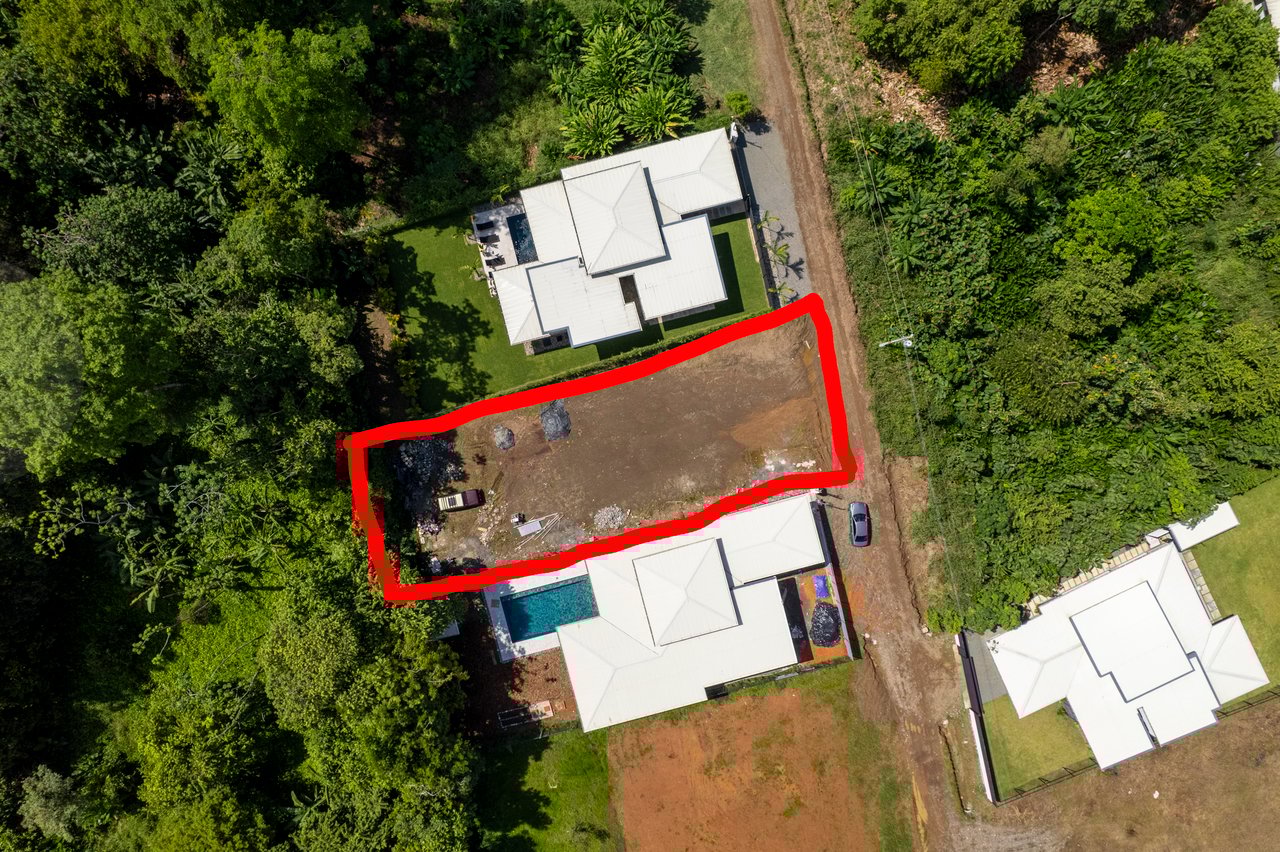 Beautiful Lot in Upscale Development in Prime Location in Uvita