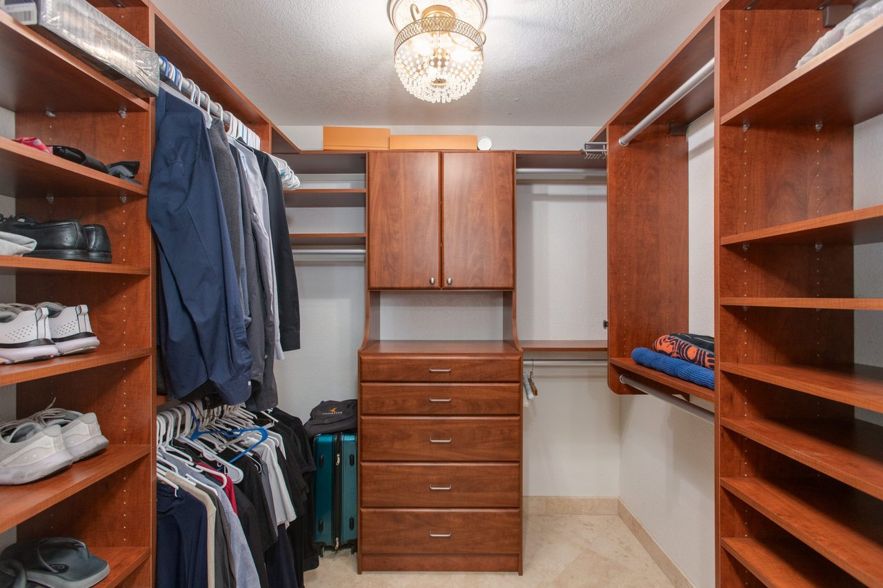 1067 E Seminole Dr.