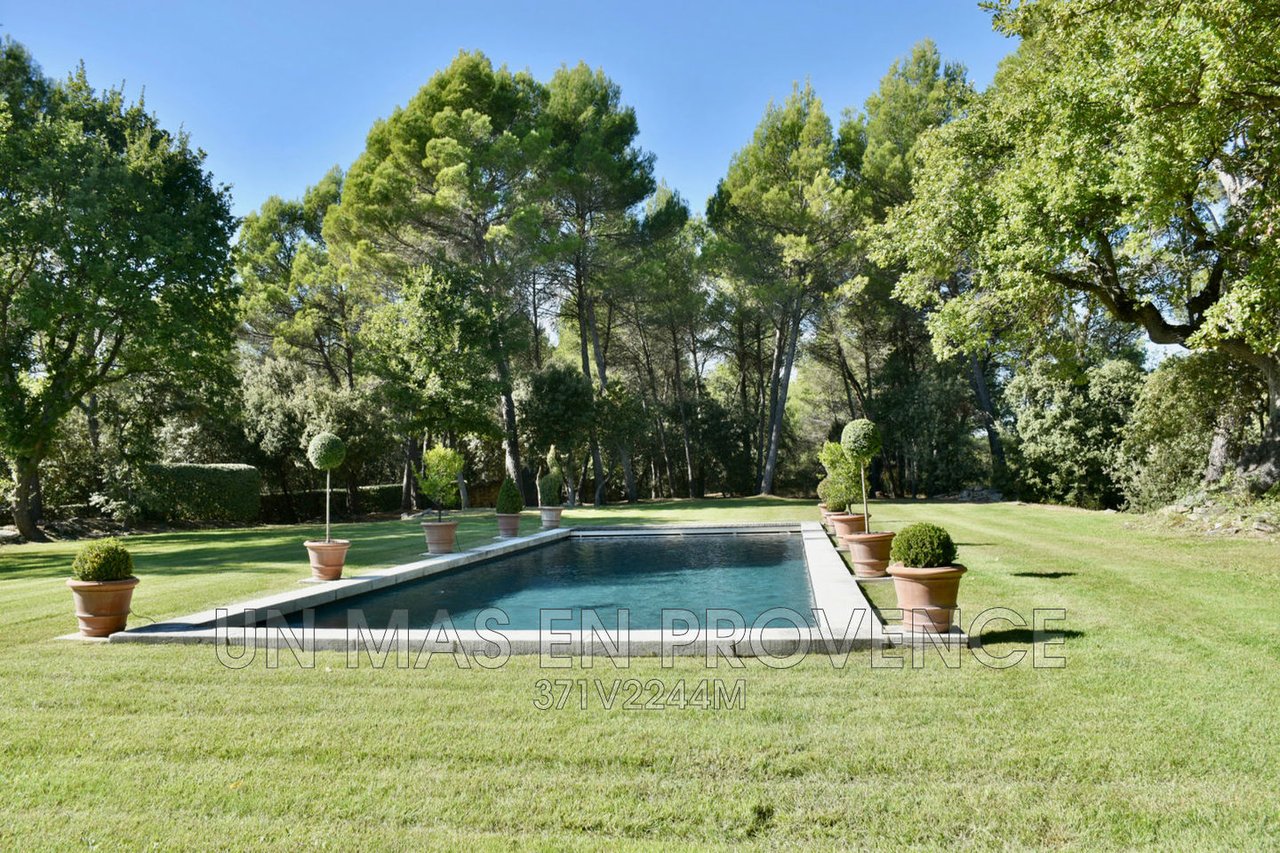 Beautiful Home in Provence with Garden and Pool