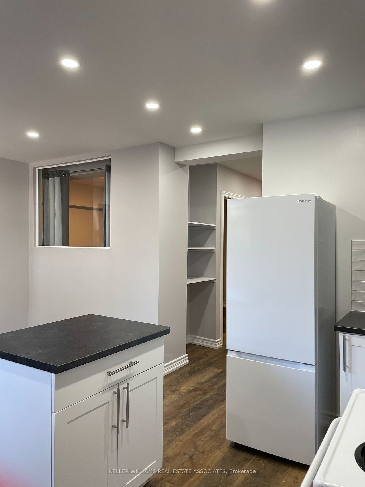 233 Lakeshore Rd E