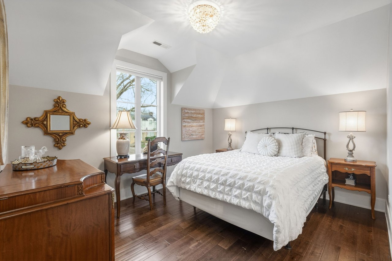 618 Buckingham Place