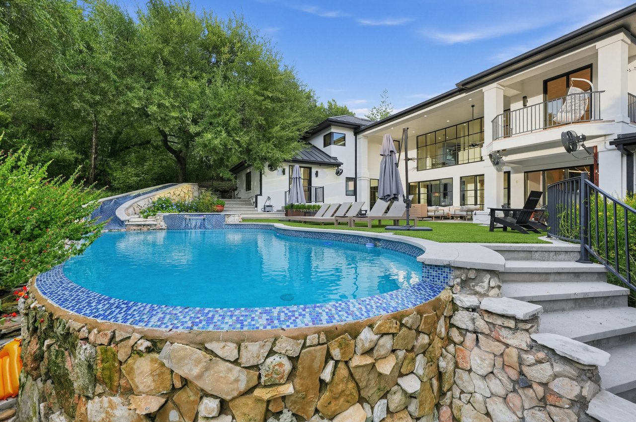 THE CANOPY 3.3 private acres in the heart of West Lake Hills.