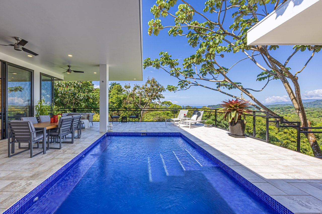Stunning Ocean and Mountain Views, Casa Tres Galgos in Ojochal on Calle Perezoso