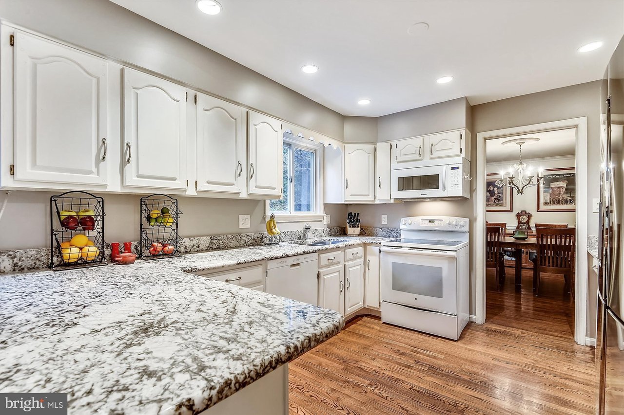 331 Club View Dr