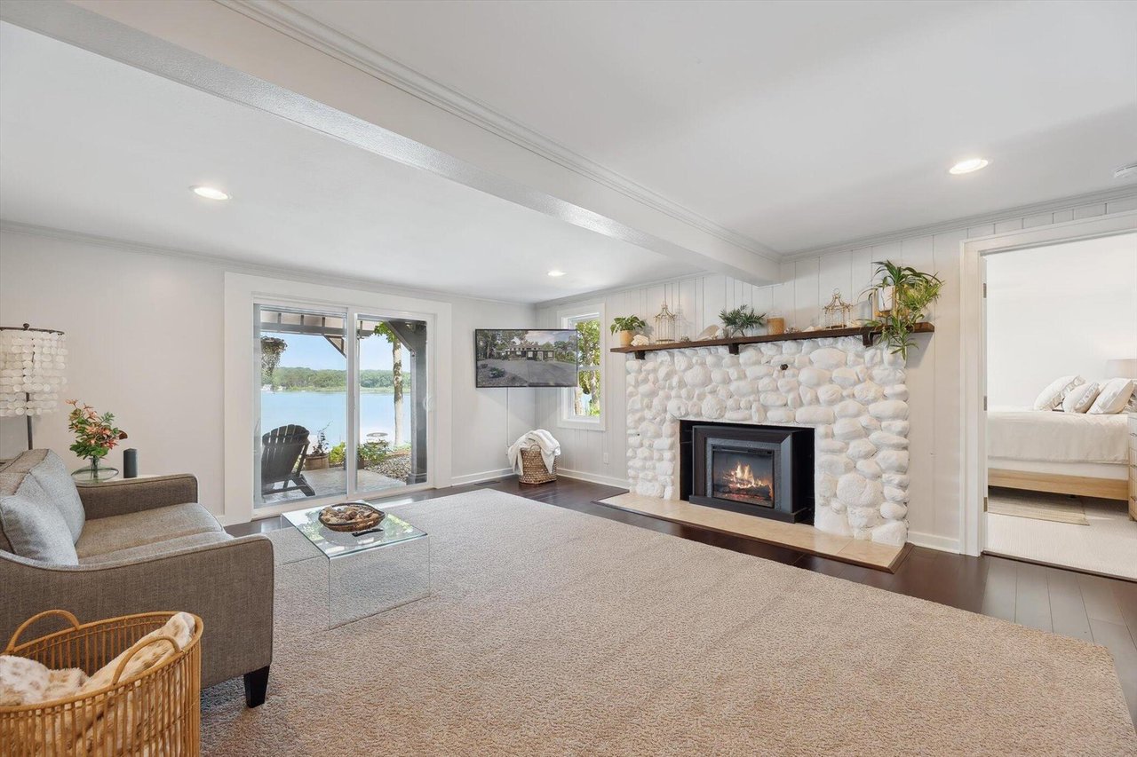 240 AQUAMARINE DRIVE