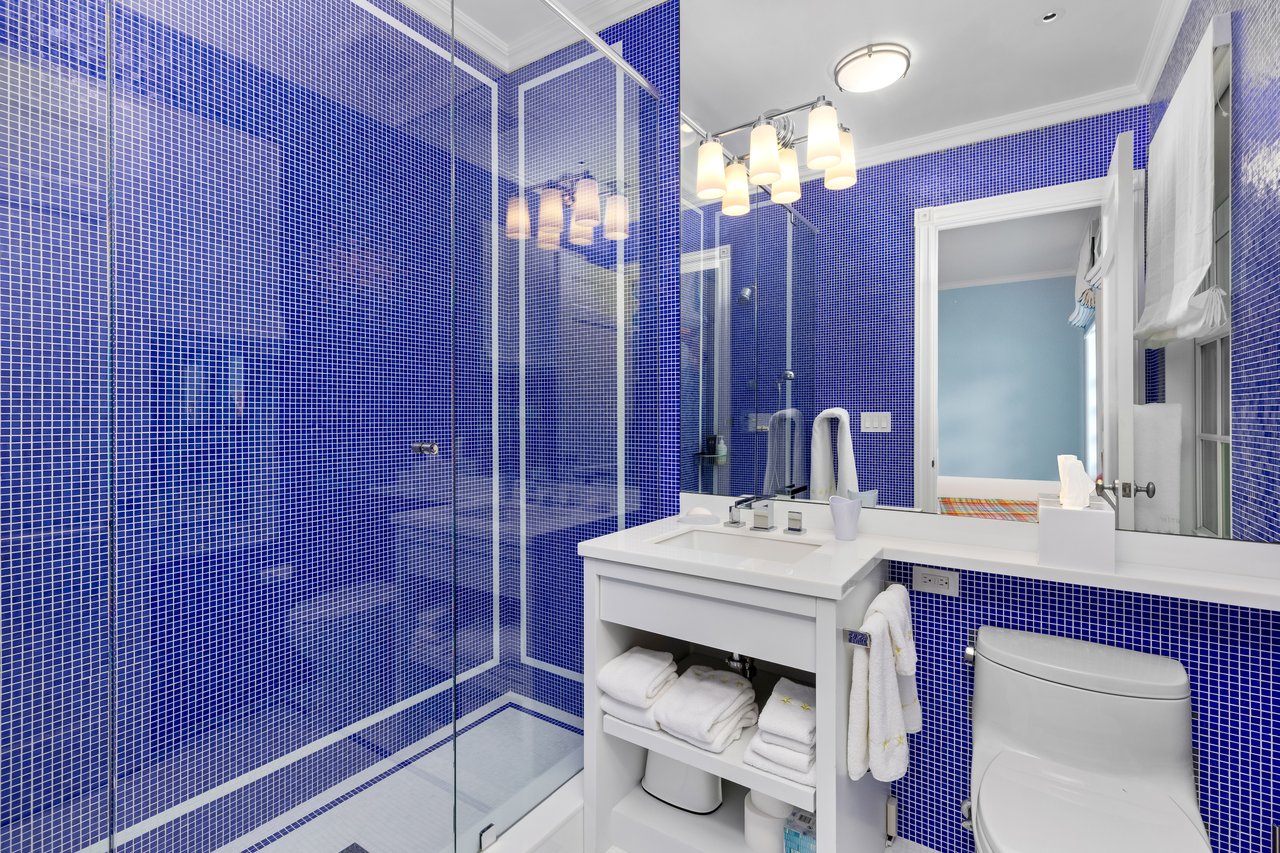 Georgian Waterfront Mansion on Everglades Island