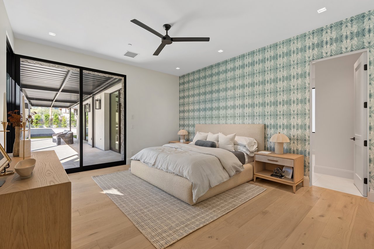 6230 E HILLCREST Boulevard