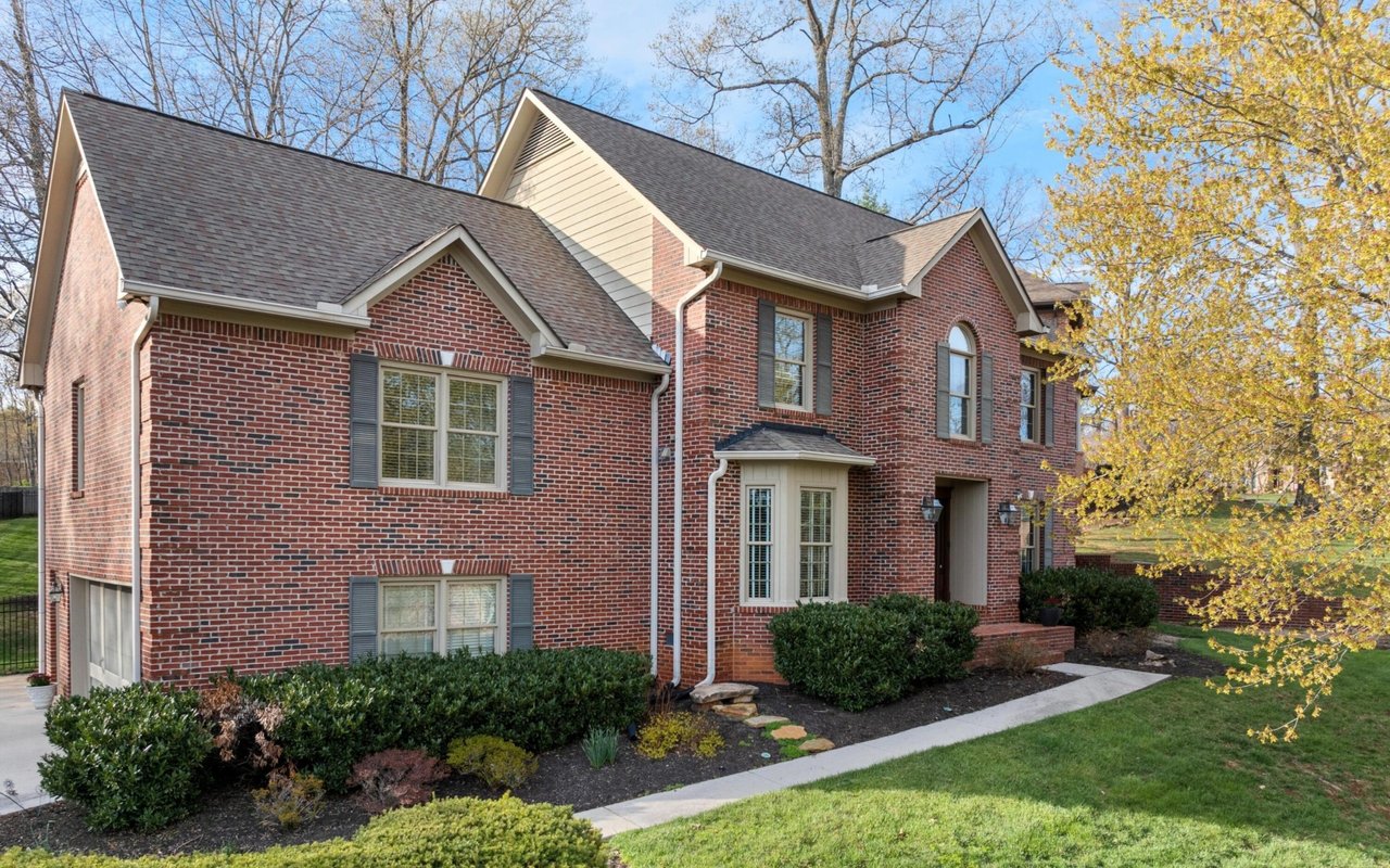 Wallace Luxury Spotlight | 724 Summit Lake Court Knoxville, TN 37922