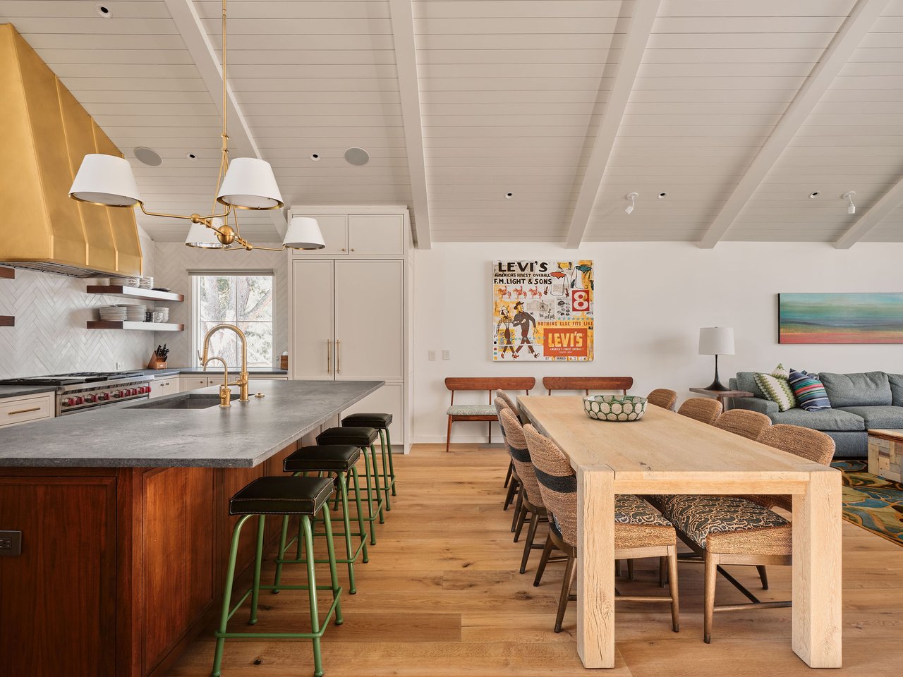 3016 Edgewater Drive