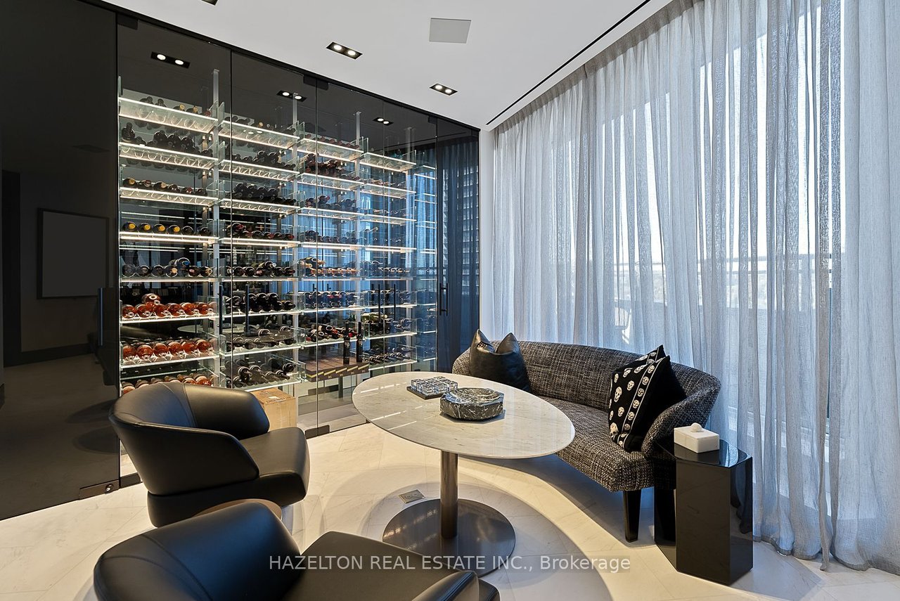 YORKVILLE'S PINACLE OF LUXURY PENTHOUSE