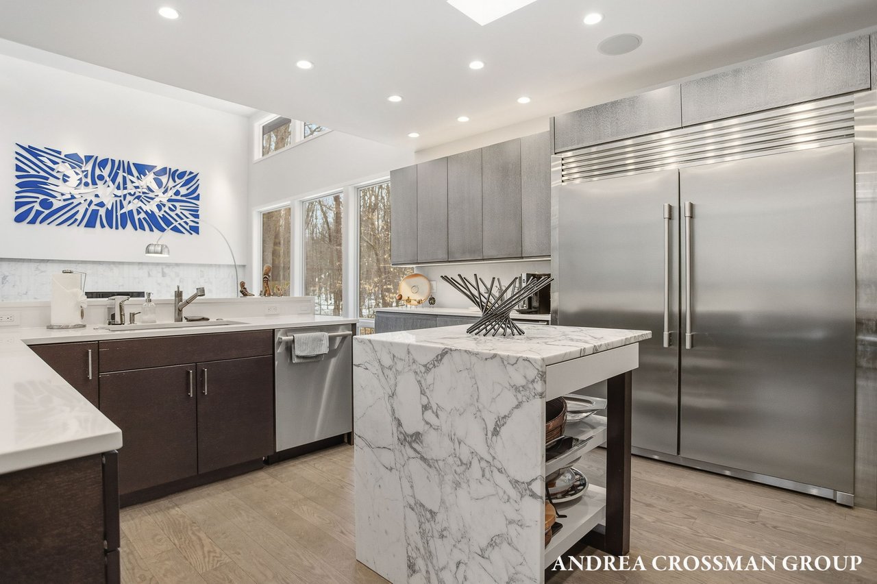 6919 Bendemeer Drive