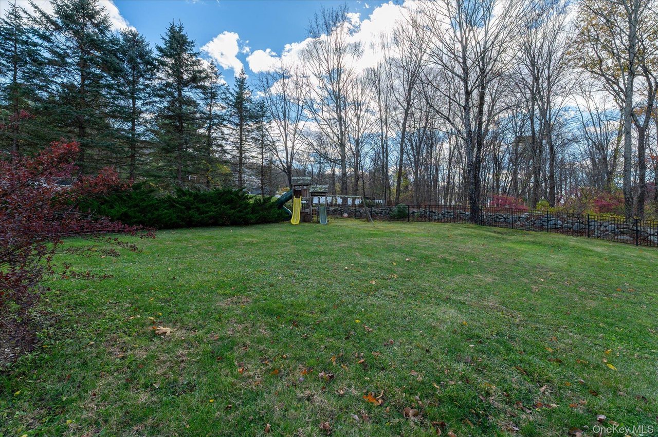 468 Peekskill Hollow Rd