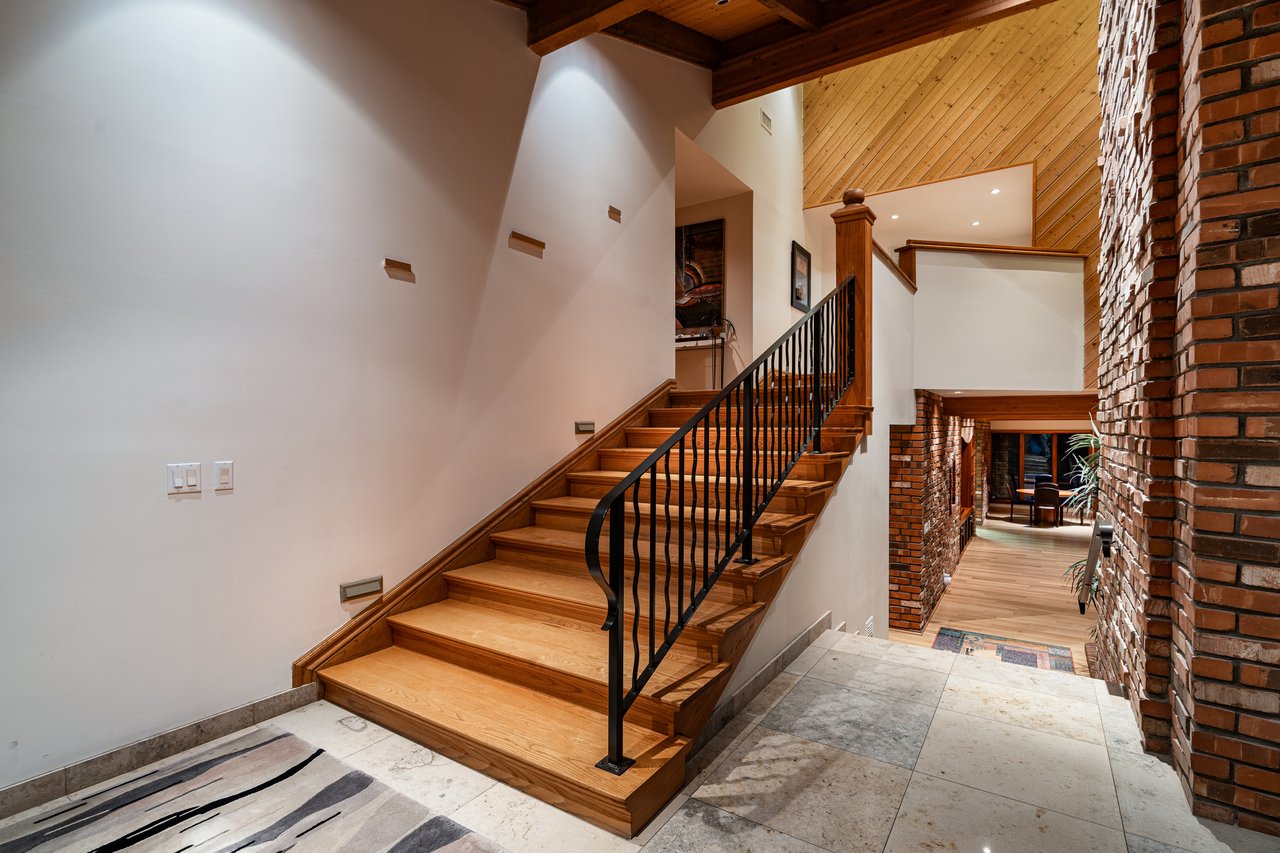 Luxury PV Hilltop Sanctuary