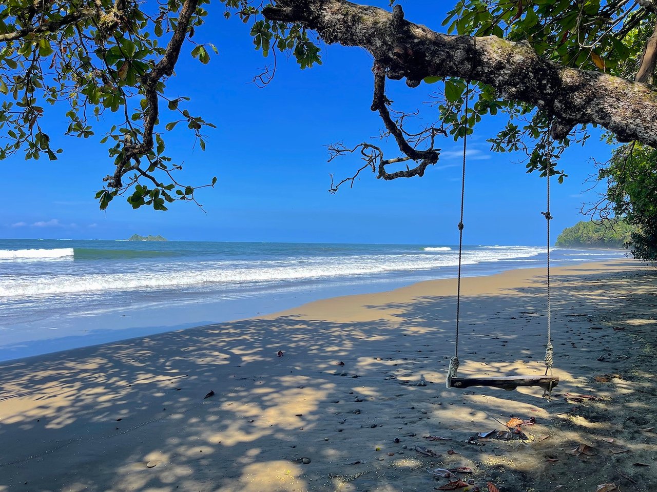 ELAN GROUND FLOOR 2 BEDROOM CONDO WITH BEACH ACCESS. UNIT 4E