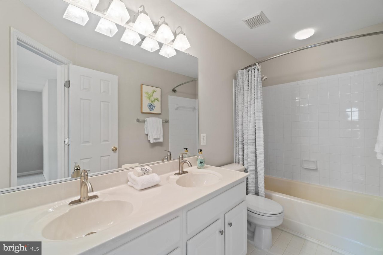18252 Oak Lake Ct